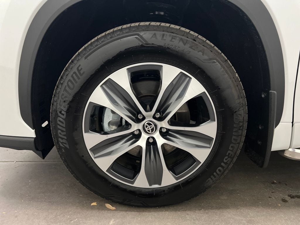 2025 Toyota Highlander Hybrid XLE