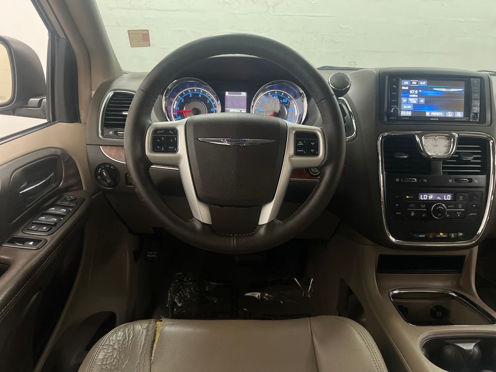 2014 Chrysler Town & Country Touring-L