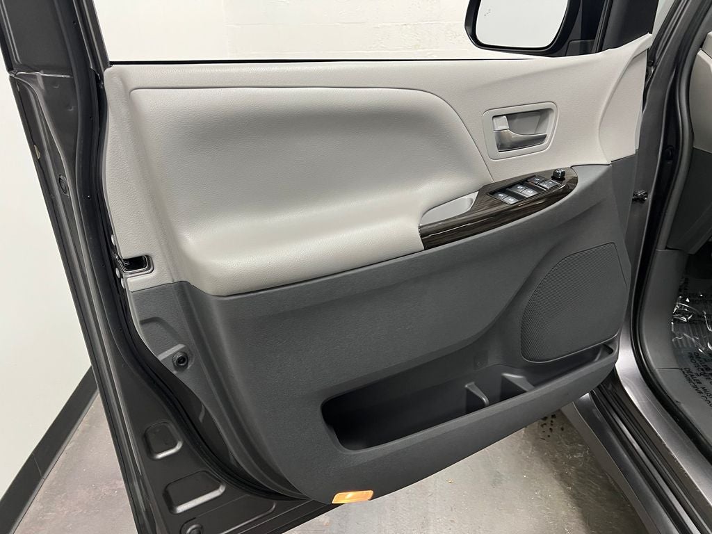 2019 Toyota Sienna XLE 8 Passenger